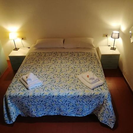 Cozy Apartment Near Train Station Florencia Exterior foto
