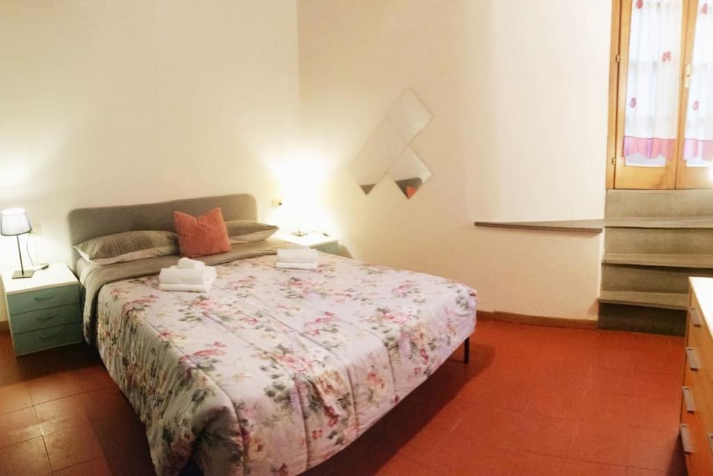 Cozy Apartment Near Train Station Florencia Exterior foto