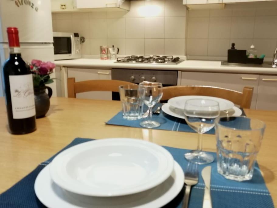 Cozy Apartment Near Train Station Florencia Exterior foto